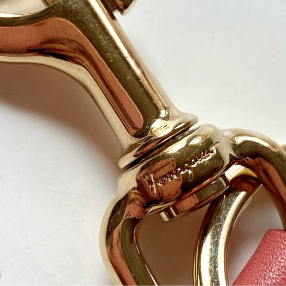 FERRAGAMO MINI BAG KEYCHAIN💞 - Picture 10 of 10